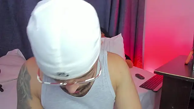 jacob stud18  online show from April 10, 10:36 pm