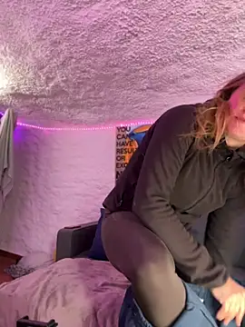 selenaluvv online show from March 8, 4:11 pm