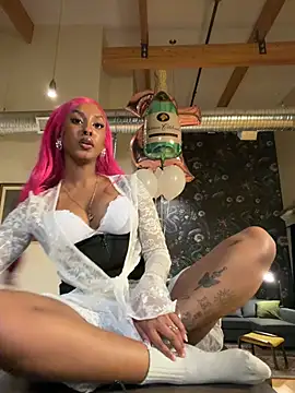 Your Paris online show from February 7, 3:32 am