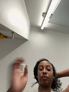 Your Paris online show from February 21, 1:01 pm