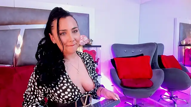 Snapshot of Evangeline_Taylorr chatting on February 8, 7:49 pm Evangeline Taylorr online show from February 8, 7:49 pm