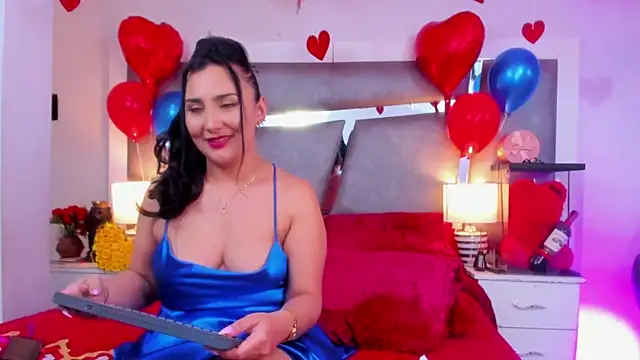 Snapshot of Evangeline_Taylorr chatting on February 15, 1:21 am Evangeline Taylorr online show from February 15, 1:21 am