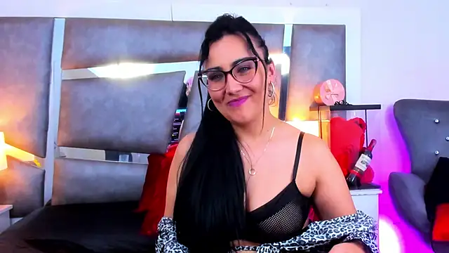 Snapshot of Evangeline_Taylorr chatting on March 2, 1:26 am Evangeline Taylorr online show from March 2, 1:26 am