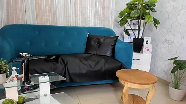 MissEscarleth online show from March 1, 6:35 am