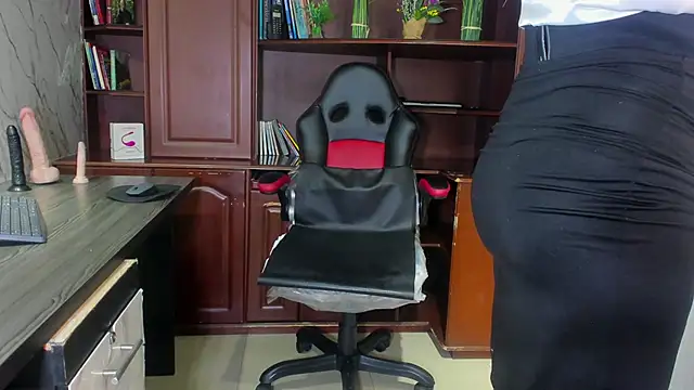 MissEscarleth online show from March 13, 2:38 am