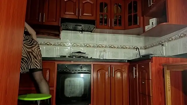 MissEscarleth online show from December 2, 2:39 am