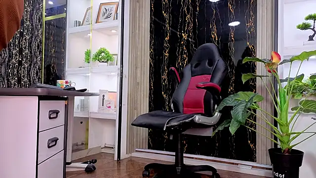 MissEscarleth online show from March 27, 8:26 am