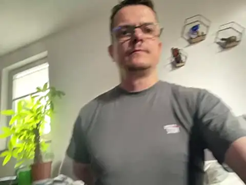 deskriptive online show from June 12, 4:17 pm