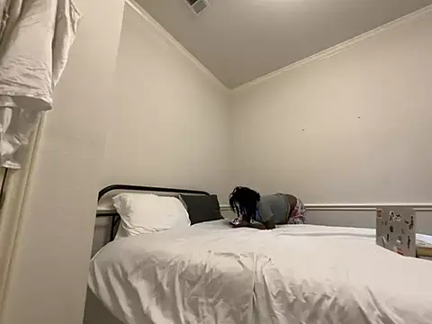 Snapshot of magicalc00ch chatting on April 8, 7:36 pm magicalc00ch online show from April 8, 7:36 pm