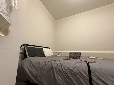 Snapshot of magicalc00ch chatting on April 13, 9:09 pm magicalc00ch online show from April 13, 9:09 pm