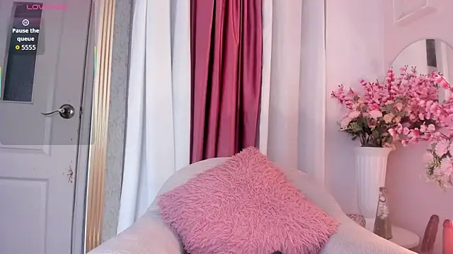 scarlet fostt  online show from November 22, 12:26 pm