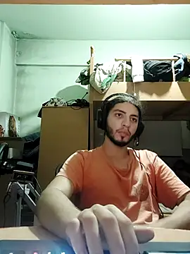 Snapshot of kleineid77 chatting on October 28, 10:01 pm kleineid77 online show from October 28, 10:01 pm