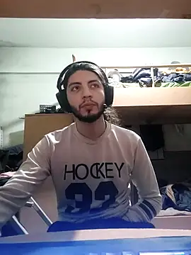 Snapshot of kleineid77 chatting on January 6, 10:45 pm kleineid77 online show from January 6, 10:45 pm