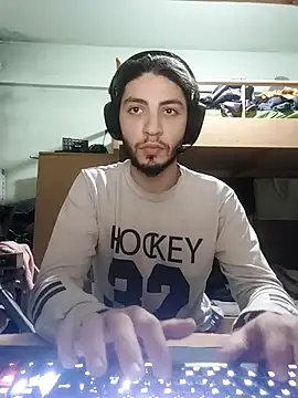 Snapshot of kleineid77 chatting on January 7, 4:42 pm kleineid77 online show from January 7, 4:42 pm