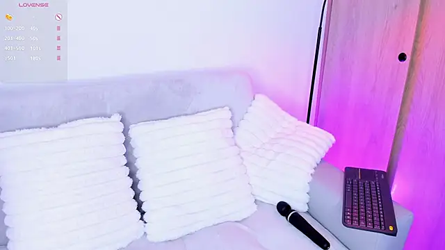 meow moon  online show from October 27, 11:25 am