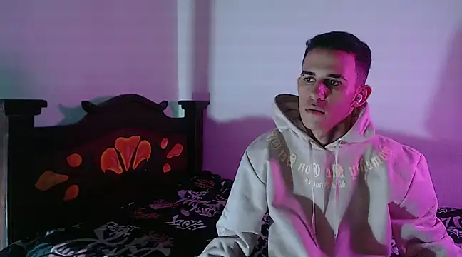 isaaclatino online show from December 13, 3:27 am