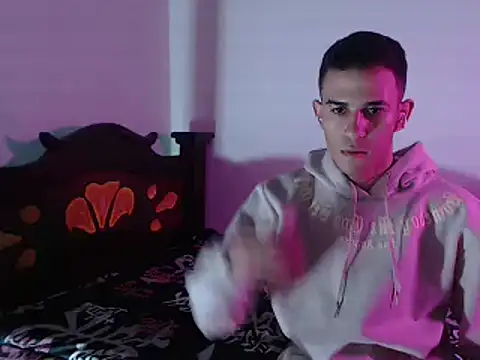 isaaclatino online show from December 13, 6:31 am