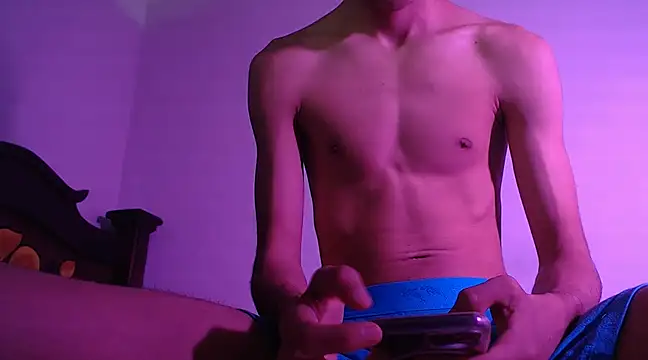 isaaclatino online show from January 1, 1:58 am