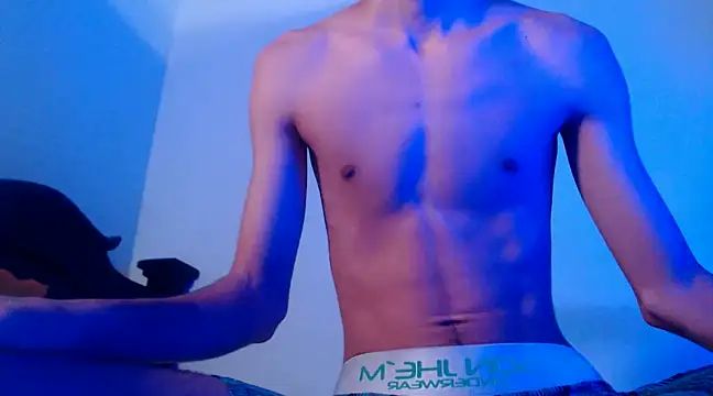 isaaclatino online show from February 28, 3:04 am