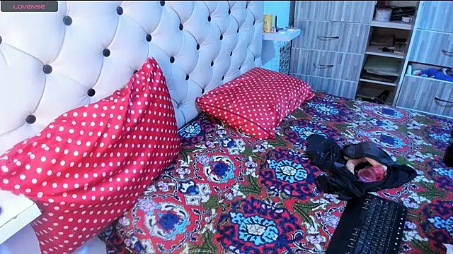 Krystal Cruz online show from February 28, 11:36 am