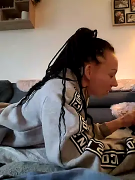 Snapshot of Scherana chatting on December 11, 12:55 pm Scherana online show from December 11, 12:55 pm