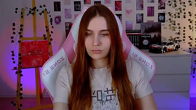 Snapshot of AliceCharmy chatting on March 18, 3:42 pm AliceCharmy online show from March 18, 3:42 pm