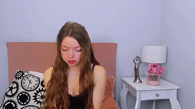 GraceLips online show from March 12, 9:44 am