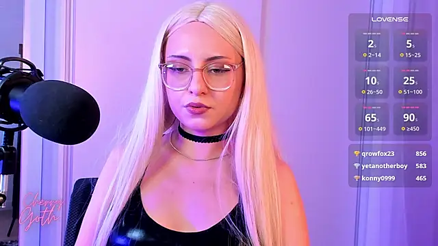 Snapshot of CherryGoth chatting on December 17, 7:15 pm CherryGoth online show from December 17, 7:15 pm