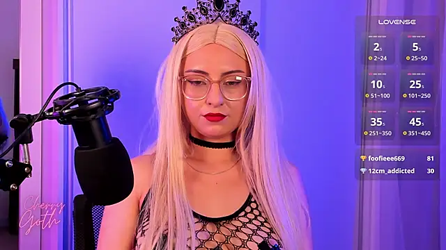 Snapshot of CherryGoth chatting on January 7, 3:02 pm CherryGoth online show from January 7, 3:02 pm