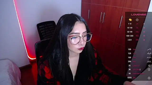 Snapshot of megan_bluee23 chatting on February 13, 2:20 pm megan bluee23 online show from February 13, 2:20 pm