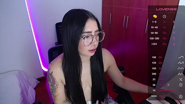 Snapshot of megan_bluee23 chatting on March 14, 2:30 pm megan bluee23 online show from March 14, 2:30 pm