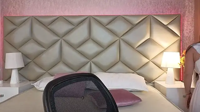 Brenda Garcia online show from September 11, 7:58 pm