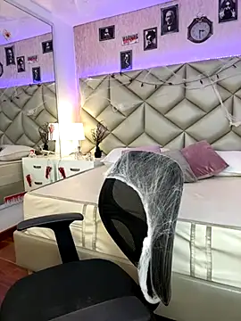 Brenda Garcia online show from October 15, 8:20 pm