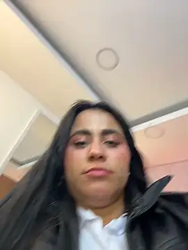 Brenda Garcia online show from November 21, 9:57 pm