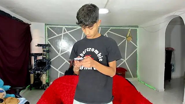 oliverhot2005 online show from January 29, 10:01 pm