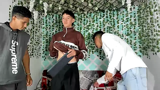 oliverhot2005 online show from February 22, 7:25 pm