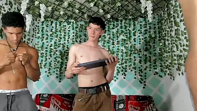 oliverhot2005 online show from February 23, 7:38 pm