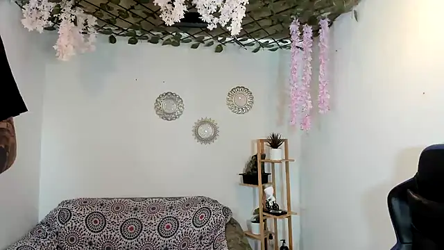 oliverhot2005 online show from September 19, 8:53 pm