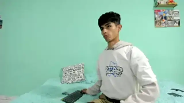 oliverhot2005 online show from October 19, 8:31 pm