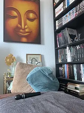 Luccreccia  online show from October 20, 8:26 am