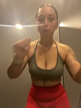 Luccreccia  online show from December 19, 2:46 pm