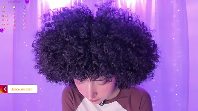 Snapshot of Alice_winter_ chatting on December 3, 8:28 pm Alice winter online show from December 3, 8:28 pm