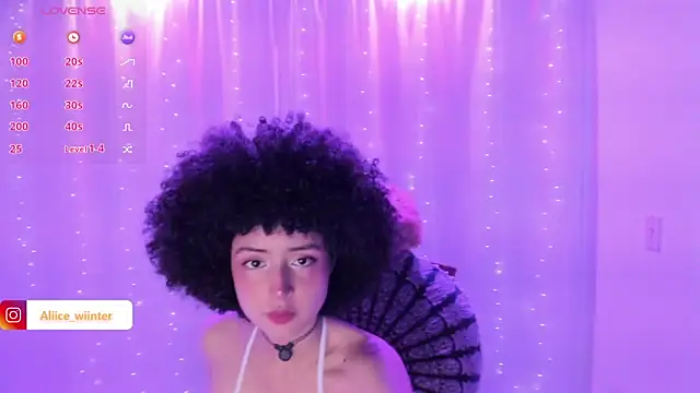 Snapshot of Alice_winter_ chatting on December 12, 8:21 pm Alice winter online show from December 12, 8:21 pm