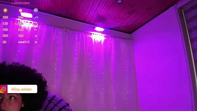 Snapshot of Alice_winter_ chatting on December 22, 9:09 pm Alice winter online show from December 22, 9:09 pm