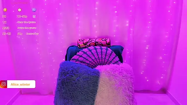 Snapshot of Alice_winter_ chatting on January 11, 9:15 pm Alice winter online show from January 11, 9:15 pm