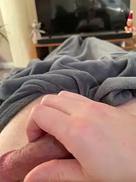 Snapshot of HannesDicks chatting on January 2, 8:46 pm HannesDicks online show from January 2, 8:46 pm