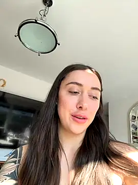 emiliasommer online show from October 18, 1:01 pm