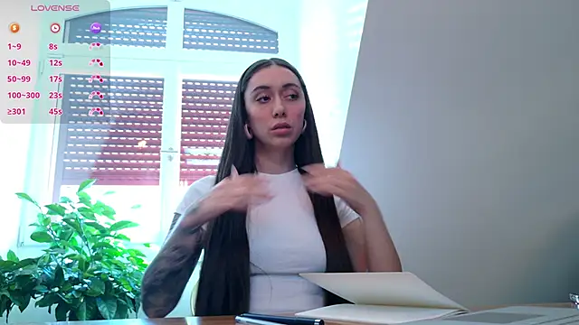 emiliasommer online show from November 18, 12:31 pm