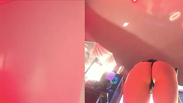 Hannah Borbon online show from February 16, 5:37 am