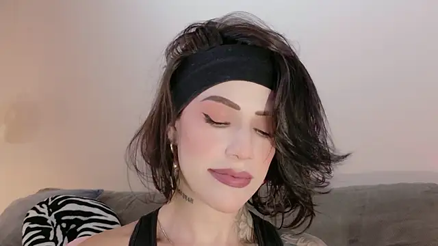 Hannah Borbon online show from April 16, 2:45 am